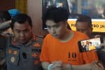 Tersangka Kasus Penganiayaan Pacar dan Penistaan Institusi Polri, Leon Dozan Terancam Dipenjara 6 Tahun Tersangka Kasus Penganiayaan Pacar dan Penistaan Institusi Polri, Leon Dozan Terancam Dipenjara 6 Tahun