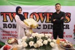 Teuku Wisnu-Shireen Sungkar Rayakan Anniversary 10 Tahun Pernikahan, Dinner Romantis di Warung Pecel Lele Teuku Wisnu-Shireen Sungkar Rayakan Anniversary 10 Tahun Pernikahan, Dinner Romantis di Warung Pecel Lele