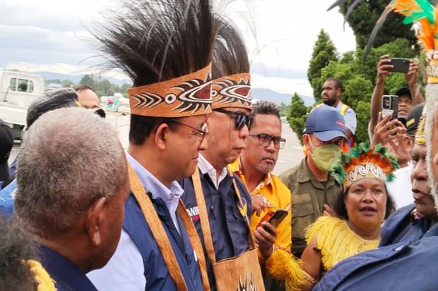Disambut Ribuan Pendukung di Jayapura, Anies Baswedan Mengaku Senang Kembali ke Papua Disambut Ribuan Pendukung di Jayapura, Anies Baswedan Mengaku Senang Kembali ke Papua