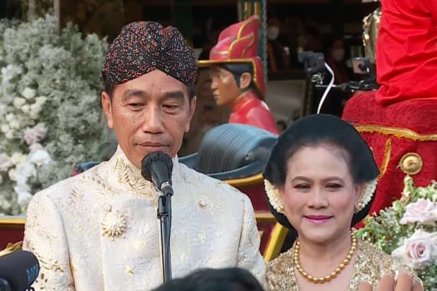 Ditanya Hadiah Pernikahan untuk Kaesang dan Erina, Jokowi: Cinta Ditanya Hadiah Pernikahan untuk Kaesang dan Erina, Jokowi: Cinta