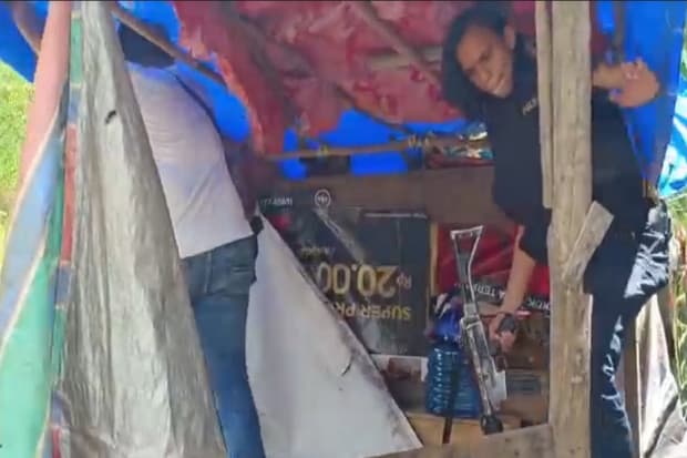 Mencekam! Letusan Tembakan Warnai Penggerebekan Kampung Narkoba di OKI Mencekam! Letusan Tembakan Warnai Penggerebekan Kampung Narkoba di OKI