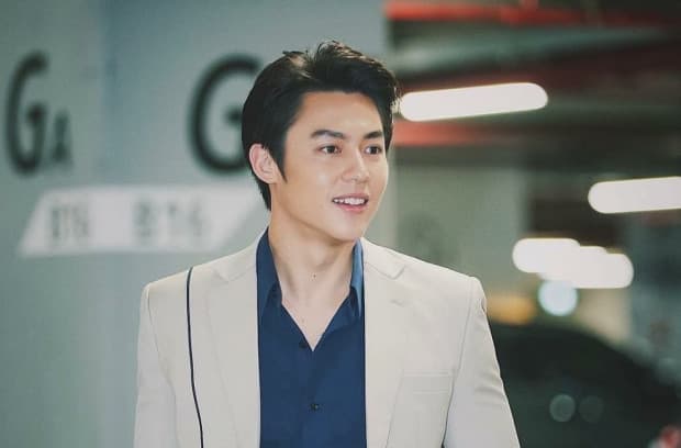 5 Drama Thailand yang Dibintangi Mark Prin Suparat 5 Drama Thailand yang Dibintangi Mark Prin Suparat