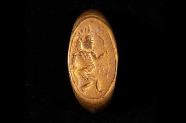 Penemuan Harta Karun Perhiasan Emas Zaman Firaun Akhenaten, Bergambar Dewa Pesta dan Cinta Penemuan Harta Karun Perhiasan Emas Zaman Firaun Akhenaten, Bergambar Dewa Pesta dan Cinta