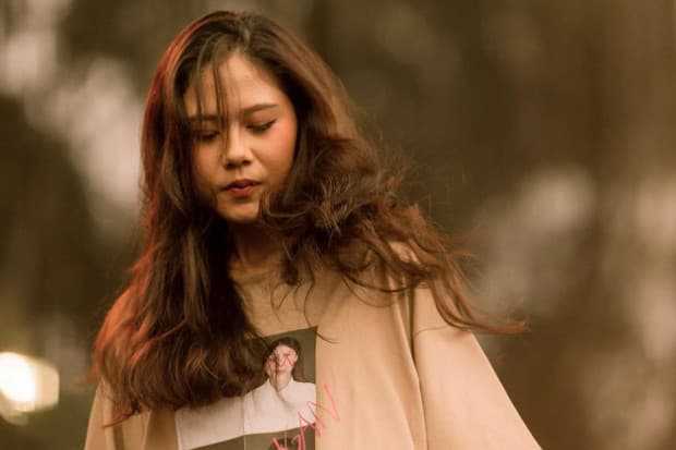 Kisah Nadin Amizah Hidup Jauh dari sang Ibu saat Kecil: Cuma Ketemu Weekend Kisah Nadin Amizah Hidup Jauh dari sang Ibu saat Kecil: Cuma Ketemu Weekend