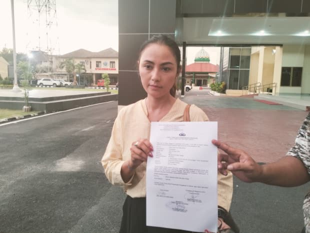 GRAy Devi, Putri Paku Buwono XIII Akhirnya Mengadu ke Polresta Solo GRAy Devi, Putri Paku Buwono XIII Akhirnya Mengadu ke Polresta Solo