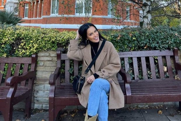 5 Artis Indonesia yang Pilih Tak Ambil Job di Malam Tahun Baru 5 Artis Indonesia yang Pilih Tak Ambil Job di Malam Tahun Baru