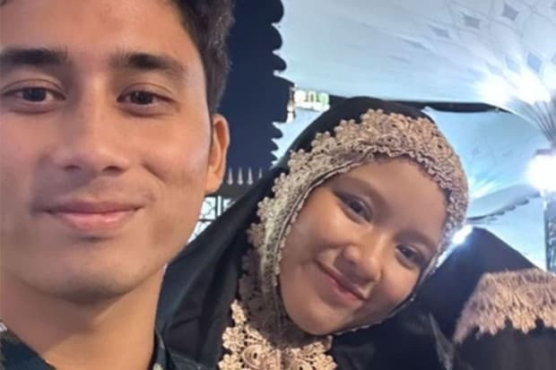 Tiara Andini dan Alshad Ahmad Umroh Bareng, Tuai Pro Kontra Netizen Tiara Andini dan Alshad Ahmad Umroh Bareng, Tuai Pro Kontra Netizen