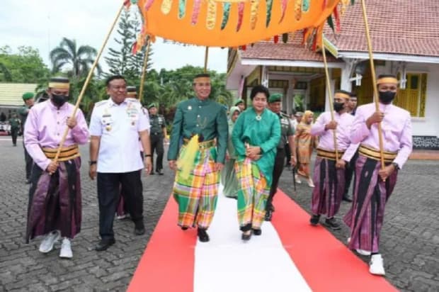 Pangdam XIV/Hasanuddin Dianugerahi Gelar `La Marakka Daeng Malinta` Pangdam XIV/Hasanuddin Dianugerahi Gelar `La Marakka Daeng Malinta`