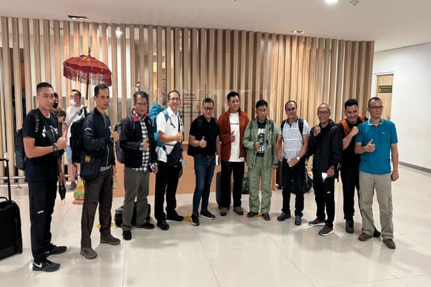 Rayakan Tahun Baru, Sekjen PDIP Naik Gunung Sanghyang Bali Rayakan Tahun Baru, Sekjen PDIP Naik Gunung Sanghyang Bali