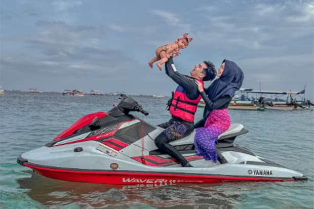 Ria Ricis Dikritik Netizen Gegara Ajak Moana Main Jetski Ria Ricis Dikritik Netizen Gegara Ajak Moana Main Jetski