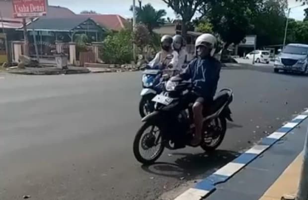Geger! Pria Cabul Pamer Alat Kelamin ke Mahasiswi di Depan Kampus Universitas Bengkulu Geger! Pria Cabul Pamer Alat Kelamin ke Mahasiswi di Depan Kampus Universitas Bengkulu