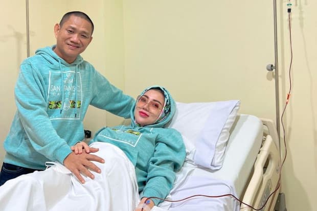 Jelang Kelahiran Anak Kedua, Bella Shofie Kembali Diinfus Jelang Kelahiran Anak Kedua, Bella Shofie Kembali Diinfus