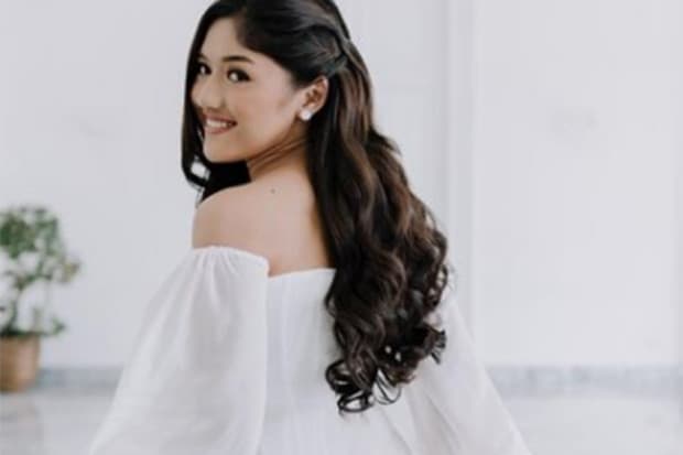 Kacamata yang Dipakainya saat Liburan di Bali Curi Perhatian, Erina Gudono: Harganya Rp70 Ribu Kacamata yang Dipakainya saat Liburan di Bali Curi Perhatian, Erina Gudono: Harganya Rp70 Ribu