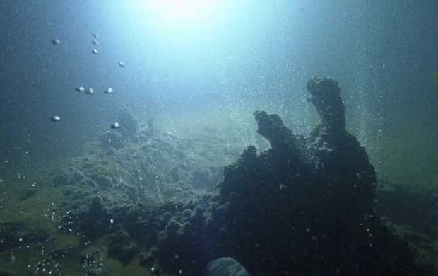 Muncul Kawah Vulkanik di Bawah Pulau Santorini, Dikhawatirkan Picu Letusan Besar Muncul Kawah Vulkanik di Bawah Pulau Santorini, Dikhawatirkan Picu Letusan Besar