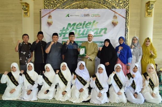 Syekh Abdul Samie Wisuda 9 Santri Askar Kauny yang Berhasil Dapat Sanad Al-Quran Syekh Abdul Samie Wisuda 9 Santri Askar Kauny yang Berhasil Dapat Sanad Al-Quran