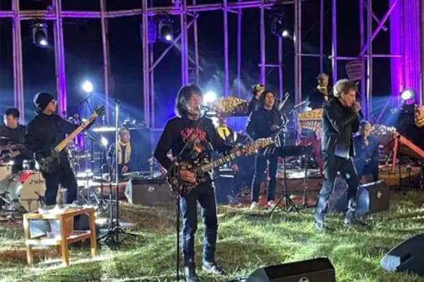 7 Musisi Rock Indonesia Paling Favorit, Lagunya Masih Populer Sampai Sekarang 7 Musisi Rock Indonesia Paling Favorit, Lagunya Masih Populer Sampai Sekarang