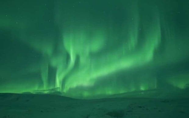 Fenomena Alam Unik, Aurora Berwarna Hijau Menerangi Langit Islandia Fenomena Alam Unik, Aurora Berwarna Hijau Menerangi Langit Islandia