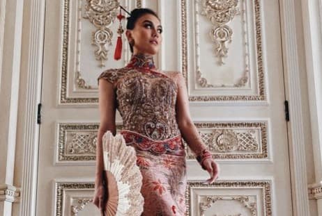 Agnez Mo Pakai Cheongsam Motif Batik saat Rayakan Imlek 2023, Netizen: Perpaduan Istimewa Agnez Mo Pakai Cheongsam Motif Batik saat Rayakan Imlek 2023, Netizen: Perpaduan Istimewa