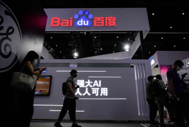 China Bakal Rilis AI Chatbot Mirip ChatGPT, Siap Tantang Google dan Microsoft China Bakal Rilis AI Chatbot Mirip ChatGPT, Siap Tantang Google dan Microsoft