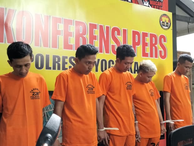 6 Pelaku Klitih di Jogja Akhirnya Ditangkap, Ternyata Ini Motifnya 6 Pelaku Klitih di Jogja Akhirnya Ditangkap, Ternyata Ini Motifnya