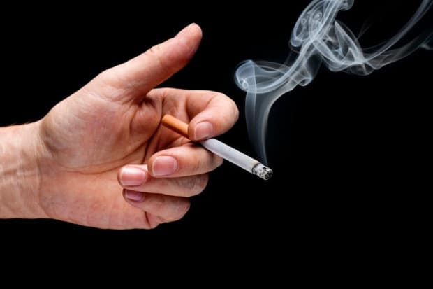 Asap Rokok yang Menempel di Baju Bisa Sebabkan Anak Alami Pneumonia hingga Kanker Asap Rokok yang Menempel di Baju Bisa Sebabkan Anak Alami Pneumonia hingga Kanker