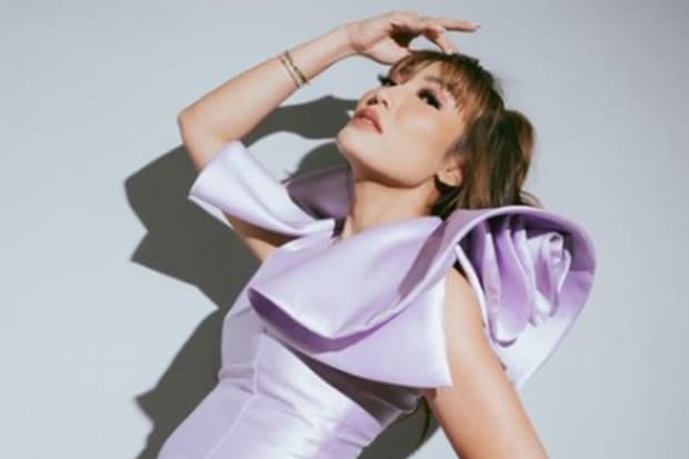 Wah! Tangan Ayu Dewi Lebam Bikin Netizen Geger, Ada Apa? Wah! Tangan Ayu Dewi Lebam Bikin Netizen Geger, Ada Apa?