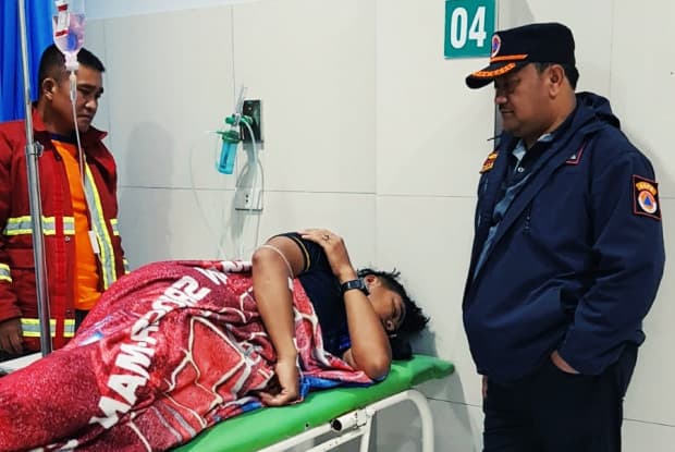 Miris! Petugas Damkar Dilempar Batu saat Padamkan Api hingga Masuk RS Miris! Petugas Damkar Dilempar Batu saat Padamkan Api hingga Masuk RS