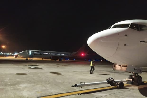 Mesin Pesawat Mengalami Kendala Teknis, Penumpang Batik Air Mendadak Diturunkan di Jambi Mesin Pesawat Mengalami Kendala Teknis, Penumpang Batik Air Mendadak Diturunkan di Jambi