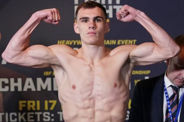 Petinju Tak Terkalahkan Perpanjang Rekor 10-0, Pertahankan Sabuk WBC Petinju Tak Terkalahkan Perpanjang Rekor 10-0, Pertahankan Sabuk WBC