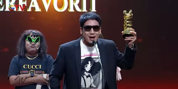 Sabet Penghargaan Selebriti Komedi Terfavorit di Indonesian Comedy Awards 2023, Desta: Komandan Andre, Saya yang Menang Sabet Penghargaan Selebriti Komedi Terfavorit di Indonesian Comedy Awards 2023, Desta: Komandan Andre, Saya yang Menang