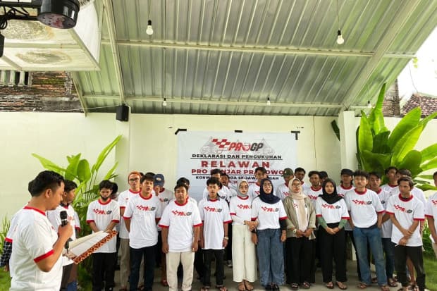 Kukuhkan Relawan se-Jateng, Benny Kisworo: Ganjar Sosok Paling Mumpuni Teruskan Jokowi Kukuhkan Relawan se-Jateng, Benny Kisworo: Ganjar Sosok Paling Mumpuni Teruskan Jokowi