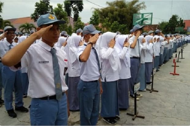 Mengapa Seragam SMA Putih Abu-Abu? Seperti Ini Alasannya Mengapa Seragam SMA Putih Abu-Abu? Seperti Ini Alasannya