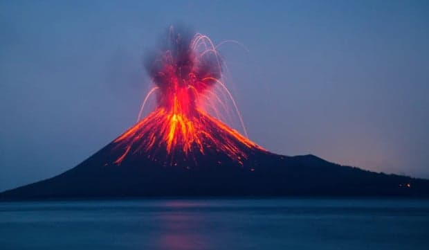 Suara Letusan Gunung Krakatau Begitu Keras, Mampu Pecahkan Gendang Telinga Suara Letusan Gunung Krakatau Begitu Keras, Mampu Pecahkan Gendang Telinga