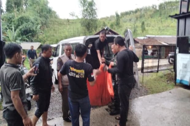 Kerangka Manusia di Gunung Halimun Salak Ditemukan di Ketinggian 1.200 Mdpl Kerangka Manusia di Gunung Halimun Salak Ditemukan di Ketinggian 1.200 Mdpl