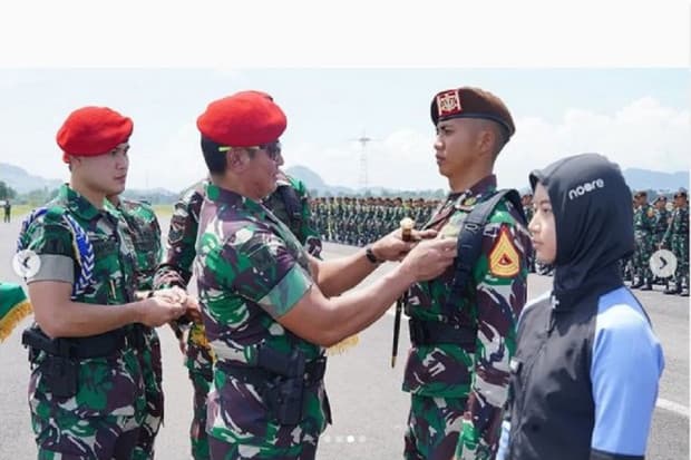 Keren! Carstensz Nidya Aulia Putri Danjen Kopassus Terima Wing Free Fall Keren! Carstensz Nidya Aulia Putri Danjen Kopassus Terima Wing Free Fall