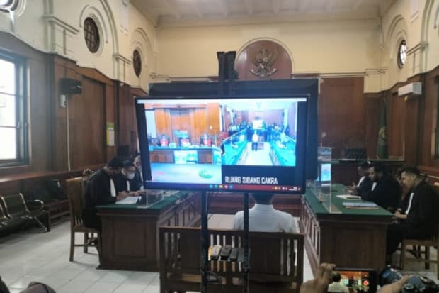 Tragedi Kanjuruhan, Abdul Haris Ketua Panpel Divonis 1,5 Tahun Penjara Tragedi Kanjuruhan, Abdul Haris Ketua Panpel Divonis 1,5 Tahun Penjara