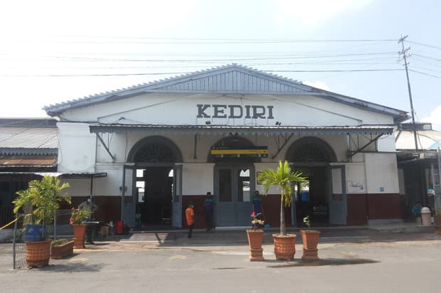 Asal Usul Nama dan Sejarah Kediri, Berasal dari Pembagian Kekuasaan Asal Usul Nama dan Sejarah Kediri, Berasal dari Pembagian Kekuasaan