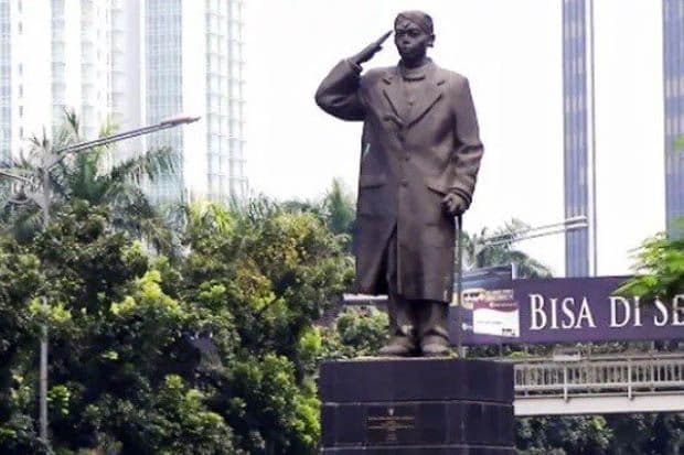 Sejarah Patung Jenderal Sudirman yang Dibangun dengan Tangan Menghormat Sejarah Patung Jenderal Sudirman yang Dibangun dengan Tangan Menghormat