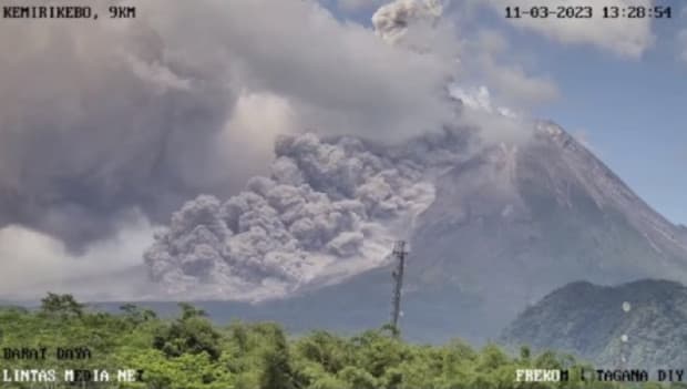 Gunung Merapi Meletus! Badan Geologi: Muntahkan Awan Panas 21 Kali Gunung Merapi Meletus! Badan Geologi: Muntahkan Awan Panas 21 Kali