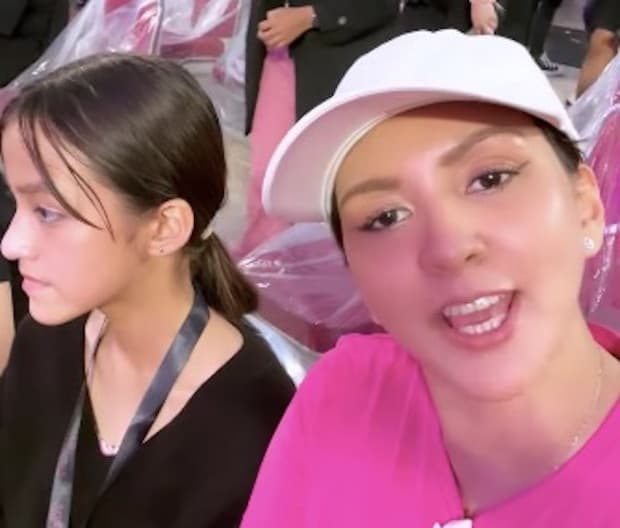 13 Artis Indonesia yang Bawa Anak Nonton Konser BLACKPINK, Nomor 10 Pakai Akesoris Lengkap sang Idola 13 Artis Indonesia yang Bawa Anak Nonton Konser BLACKPINK, Nomor 10 Pakai Akesoris Lengkap sang Idola