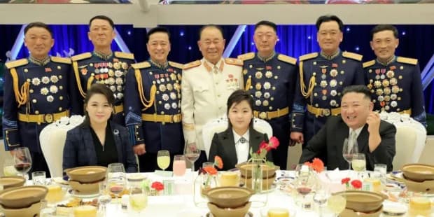 Profil Kim Ju-ae, Anak Kim Jong-un, yang Sering Tampil Mewah di Atas Penderitaan Rakyat Korea Utara Profil Kim Ju-ae, Anak Kim Jong-un, yang Sering Tampil Mewah di Atas Penderitaan Rakyat Korea Utara