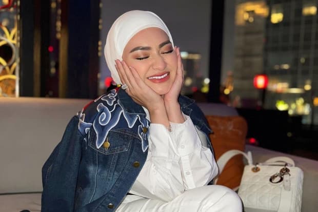 Nathalie Holscher Fitting Baju Pengantin usai Sebar Undangan Pernikahan Nathalie Holscher Fitting Baju Pengantin usai Sebar Undangan Pernikahan