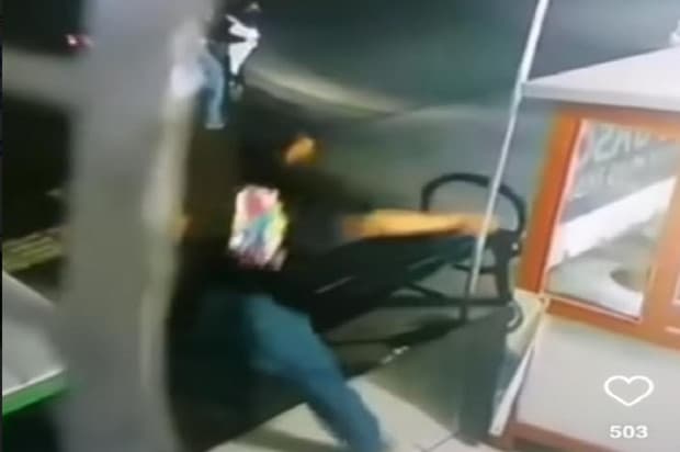 Duh! Gerobak Bakso di Pasar Mambo Majalengka Pecah Diserang OTK Duh! Gerobak Bakso di Pasar Mambo Majalengka Pecah Diserang OTK