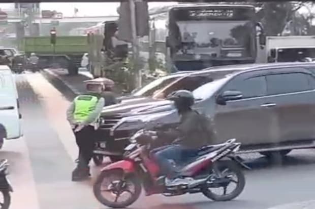 Cerita Polantas yang Diseruduk Fortuner di Cengkareng, Pagi Pajak Mobil Mati Sore Sudah Hidup Cerita Polantas yang Diseruduk Fortuner di Cengkareng, Pagi Pajak Mobil Mati Sore Sudah Hidup