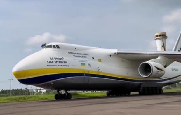 Pesawat Kargo Raksasa Antonov 124-100 Mendarat di Bandara Kertajati, Angkut Apa? Pesawat Kargo Raksasa Antonov 124-100 Mendarat di Bandara Kertajati, Angkut Apa?