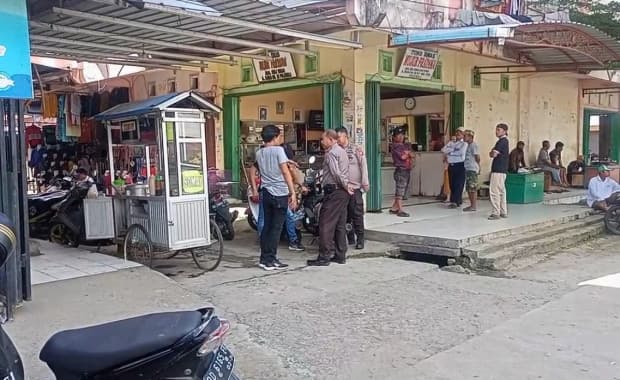 Dihipnotis, Uang Puluhan Juta dan Emas Milik Pengusaha Konveksi di Polewali Raib Dihipnotis, Uang Puluhan Juta dan Emas Milik Pengusaha Konveksi di Polewali Raib