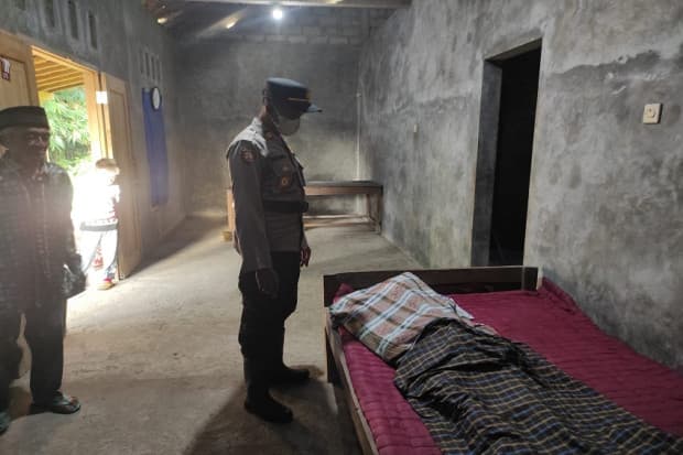 Hendak Bangunkan Sahur, Perempuan di Gunungkidul Temukan Suami Tergantung di Pohon Belimbing Hendak Bangunkan Sahur, Perempuan di Gunungkidul Temukan Suami Tergantung di Pohon Belimbing