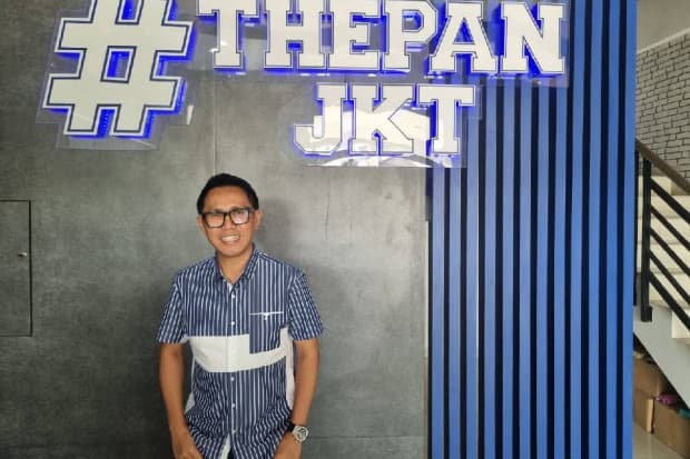 Viral Video Bagi-bagi Sembako di Bidara Cina, Eko Patrio: Saya Sudah Berbagi dari Dulu Viral Video Bagi-bagi Sembako di Bidara Cina, Eko Patrio: Saya Sudah Berbagi dari Dulu