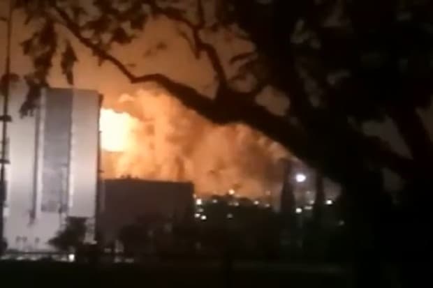 Kilang Pertamina Dumai Meledak, Operasional Dihentikan Sementara Kilang Pertamina Dumai Meledak, Operasional Dihentikan Sementara
