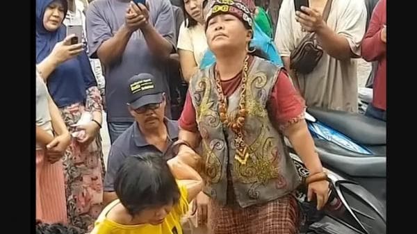 Kandungan Minyak Bintang Ibu Ida Dayak, dari Rempah hingga Kaki Burung Patah Kandungan Minyak Bintang Ibu Ida Dayak, dari Rempah hingga Kaki Burung Patah